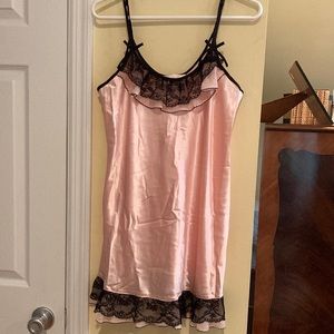 Oscar de la Renta NWOT babydoll soft pink/ black sz L soft everyday sexy to bed